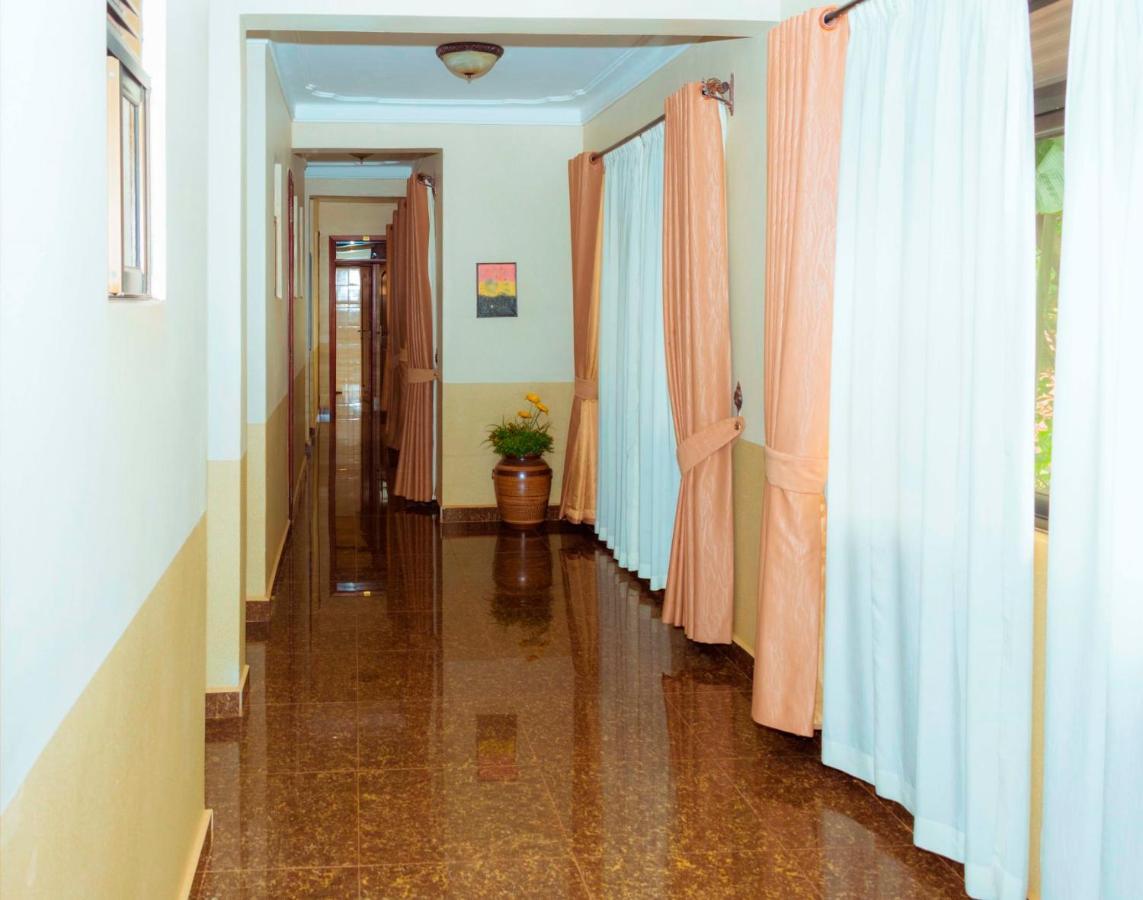 Sapphire Hotel Entebbe Kigo Kajansi Exteriér fotografie