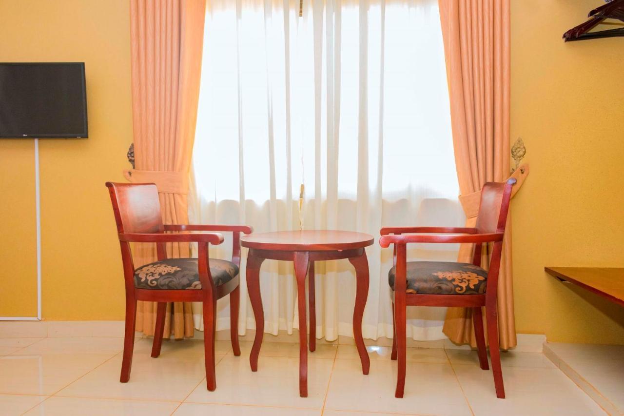 Sapphire Hotel Entebbe Kigo Kajansi Exteriér fotografie