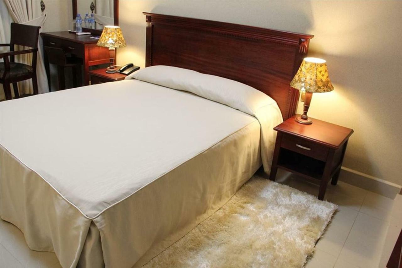 Sapphire Hotel Entebbe Kigo Kajansi Exteriér fotografie