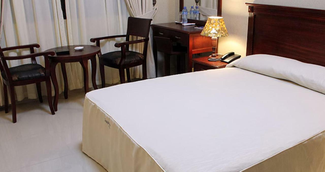 Sapphire Hotel Entebbe Kigo Kajansi Exteriér fotografie